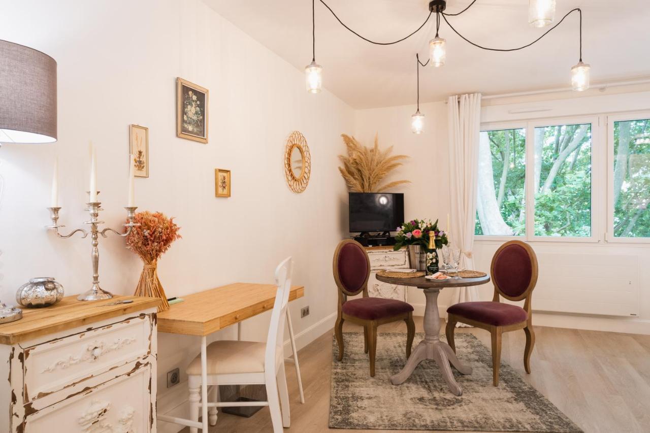 The French Boudoir Apartment เอแปร์เน ภายนอก รูปภาพ