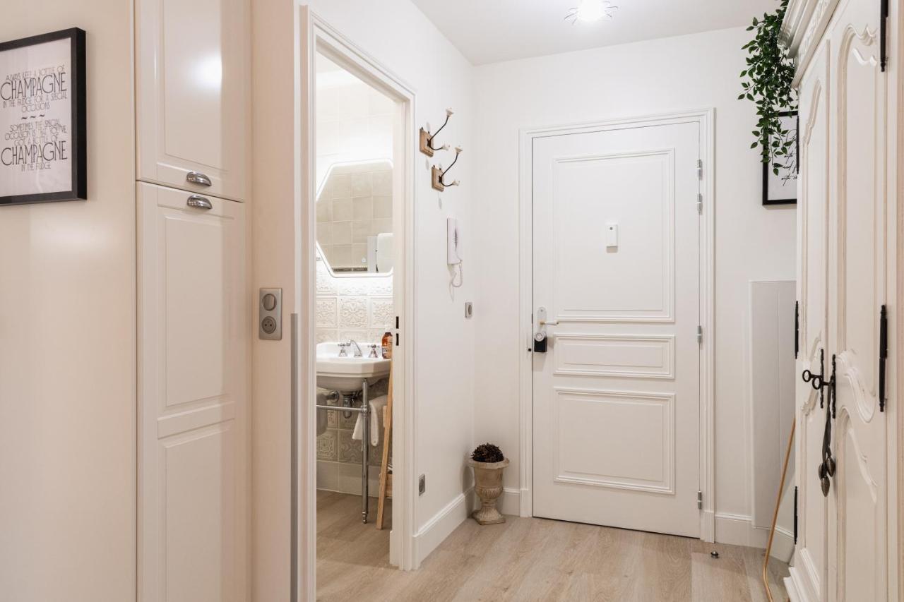 The French Boudoir Apartment เอแปร์เน ภายนอก รูปภาพ
