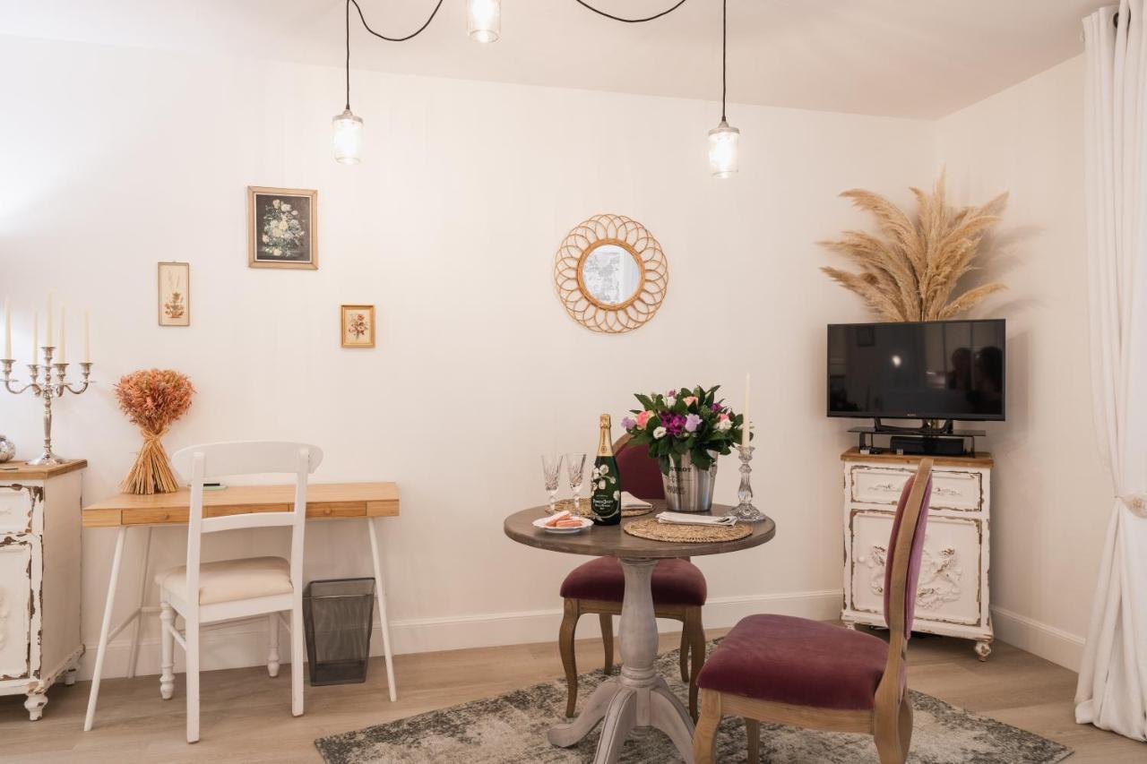The French Boudoir Apartment เอแปร์เน ภายนอก รูปภาพ
