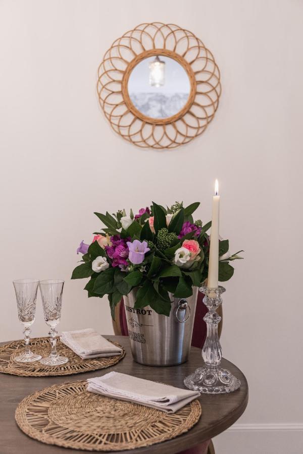 The French Boudoir Apartment เอแปร์เน ภายนอก รูปภาพ