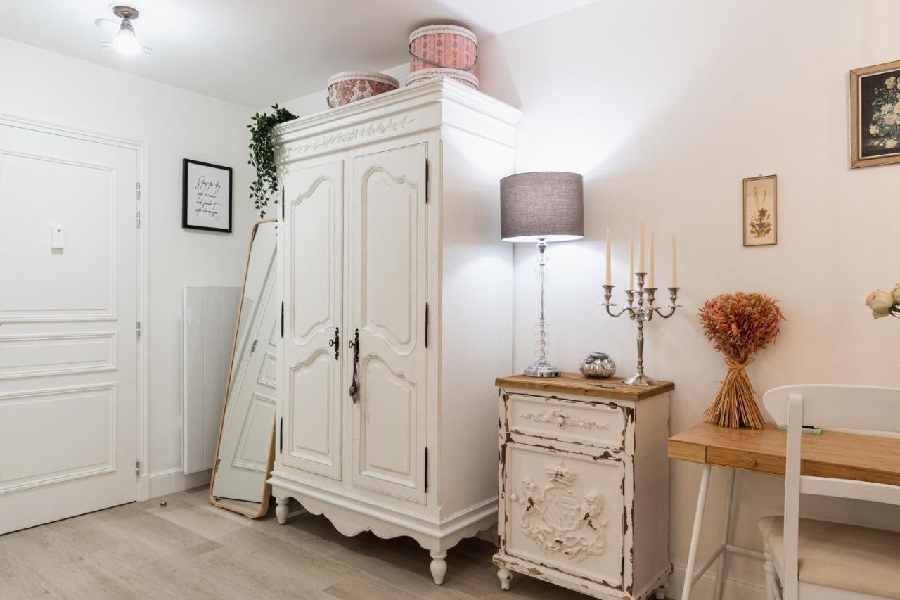 The French Boudoir Apartment เอแปร์เน ภายนอก รูปภาพ